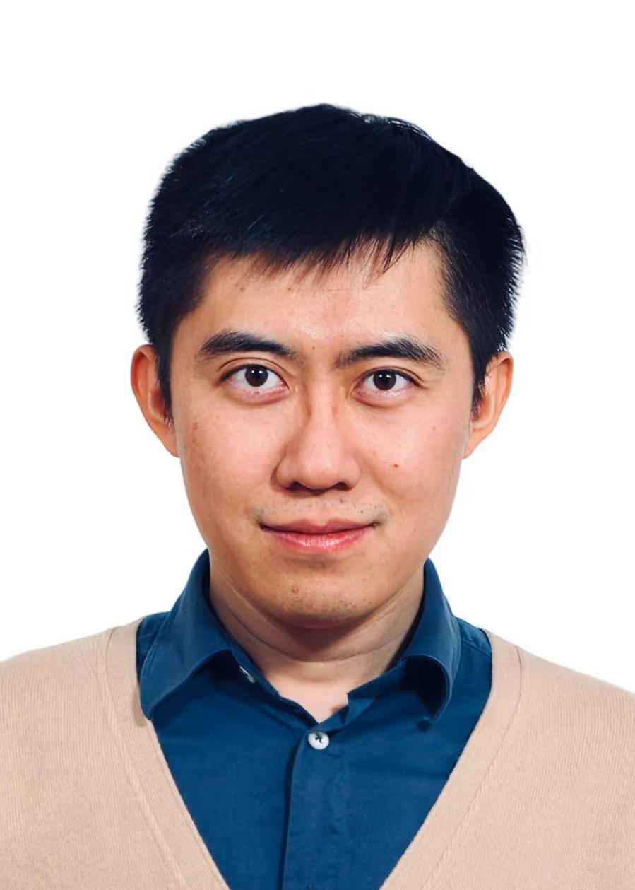 王皓月-證件照.jpg